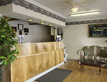 מלון Comfort Inn Toronto City Centre