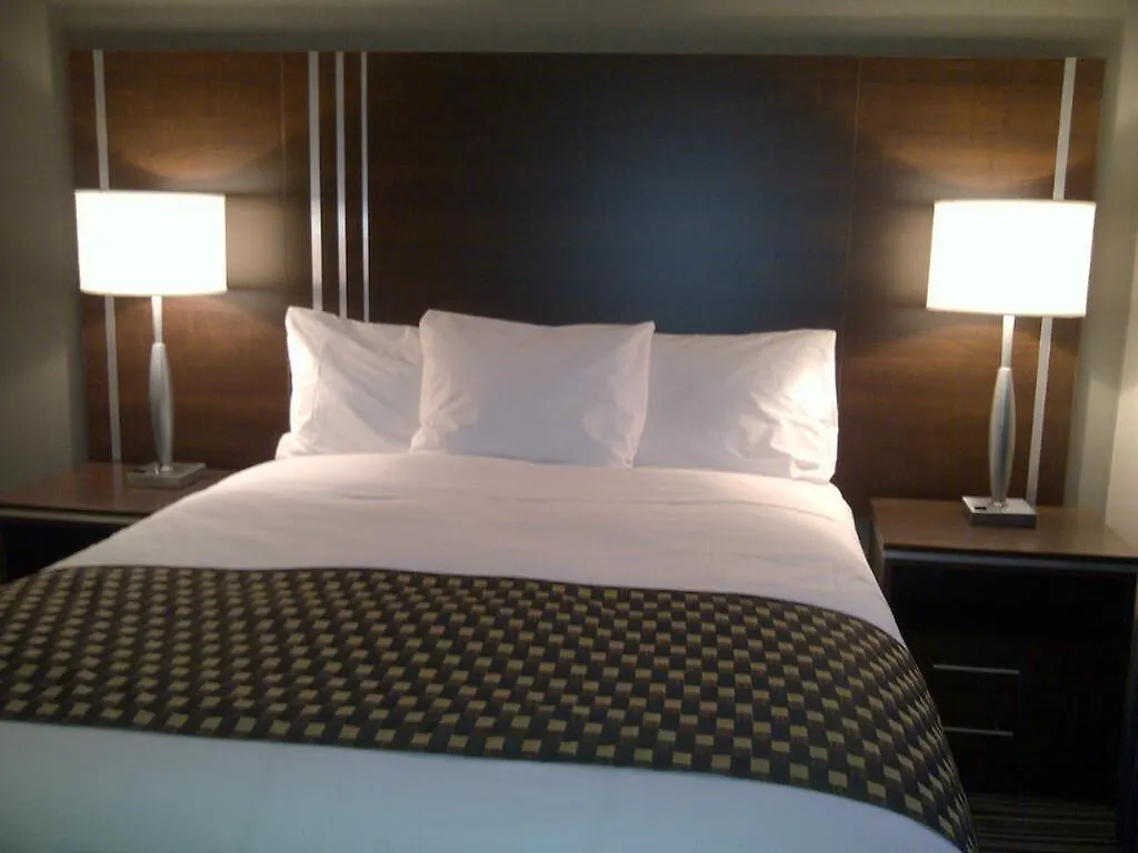 Comfort Inn Toronto City Centre 3*,