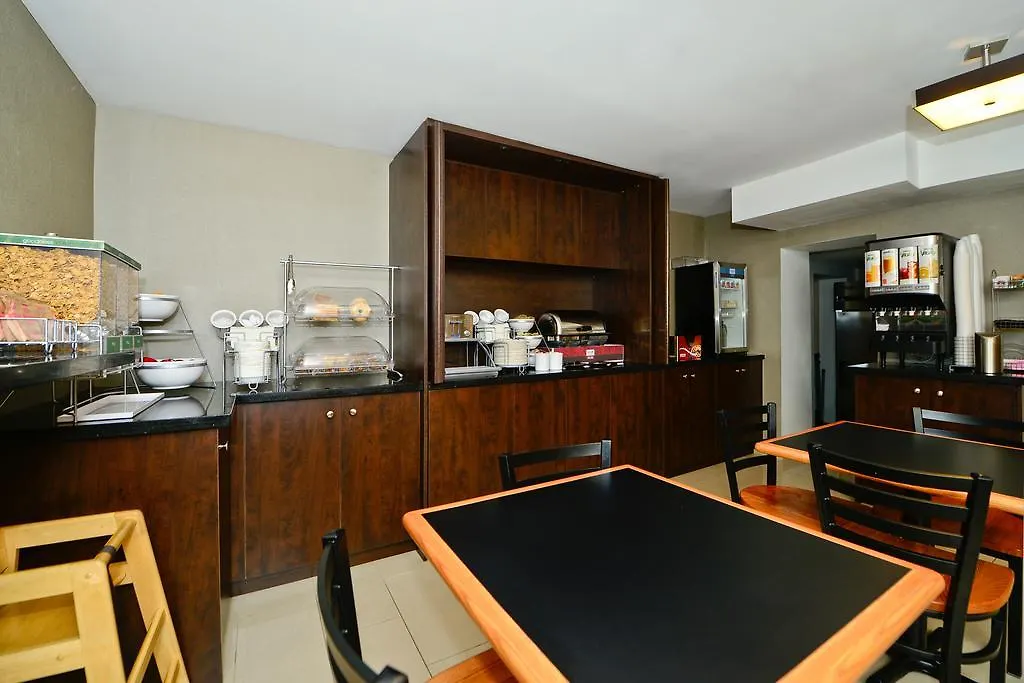 Comfort Inn Toronto City Centre קנדה