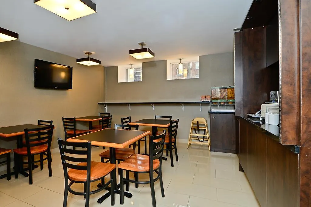 Comfort Inn Toronto City Centre מלון