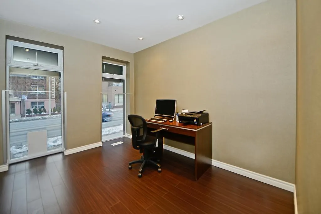 *** מלון Comfort Inn Toronto City Centre קנדה