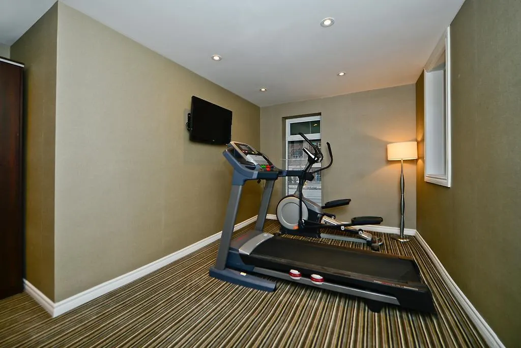 מלון Comfort Inn Toronto City Centre