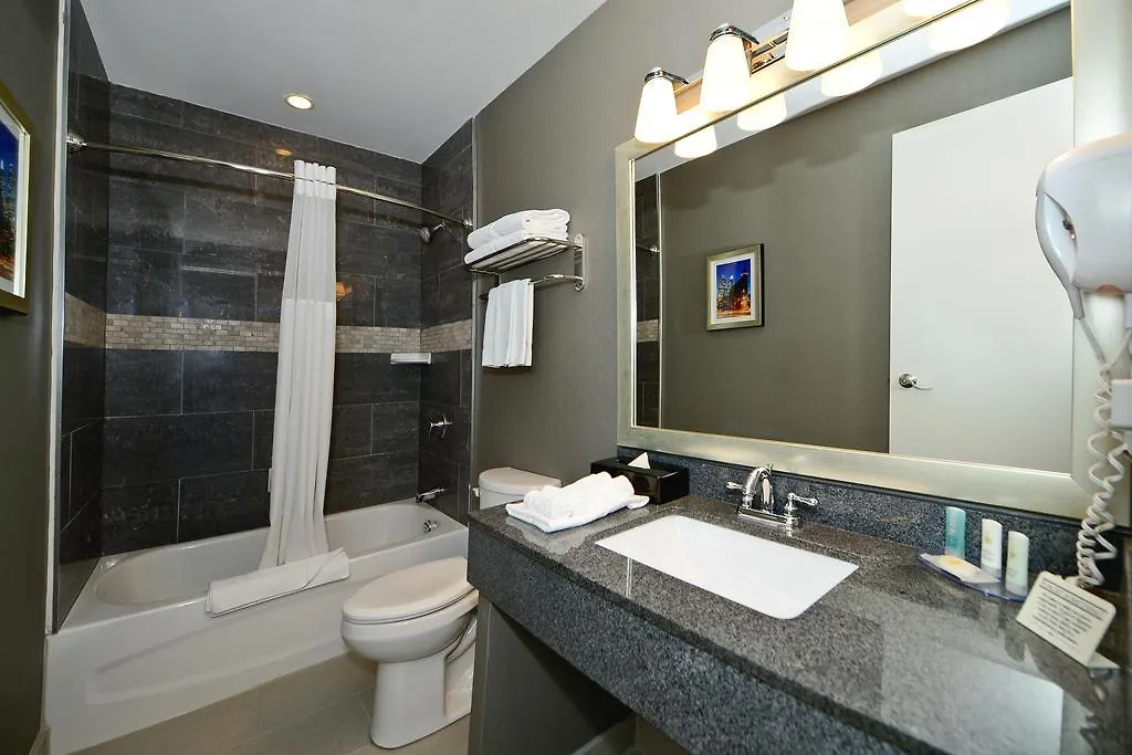 מלון Comfort Inn Toronto City Centre