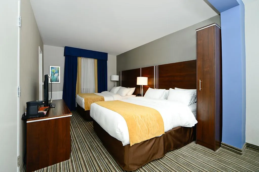 מלון Comfort Inn Toronto City Centre
