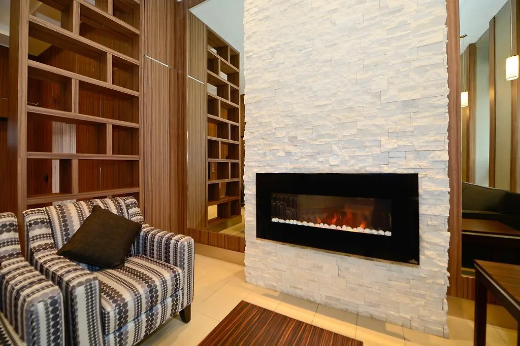 מלון Comfort Inn Toronto City Centre