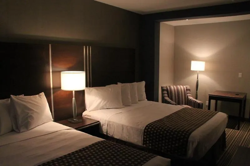 מלון Comfort Inn Toronto City Centre