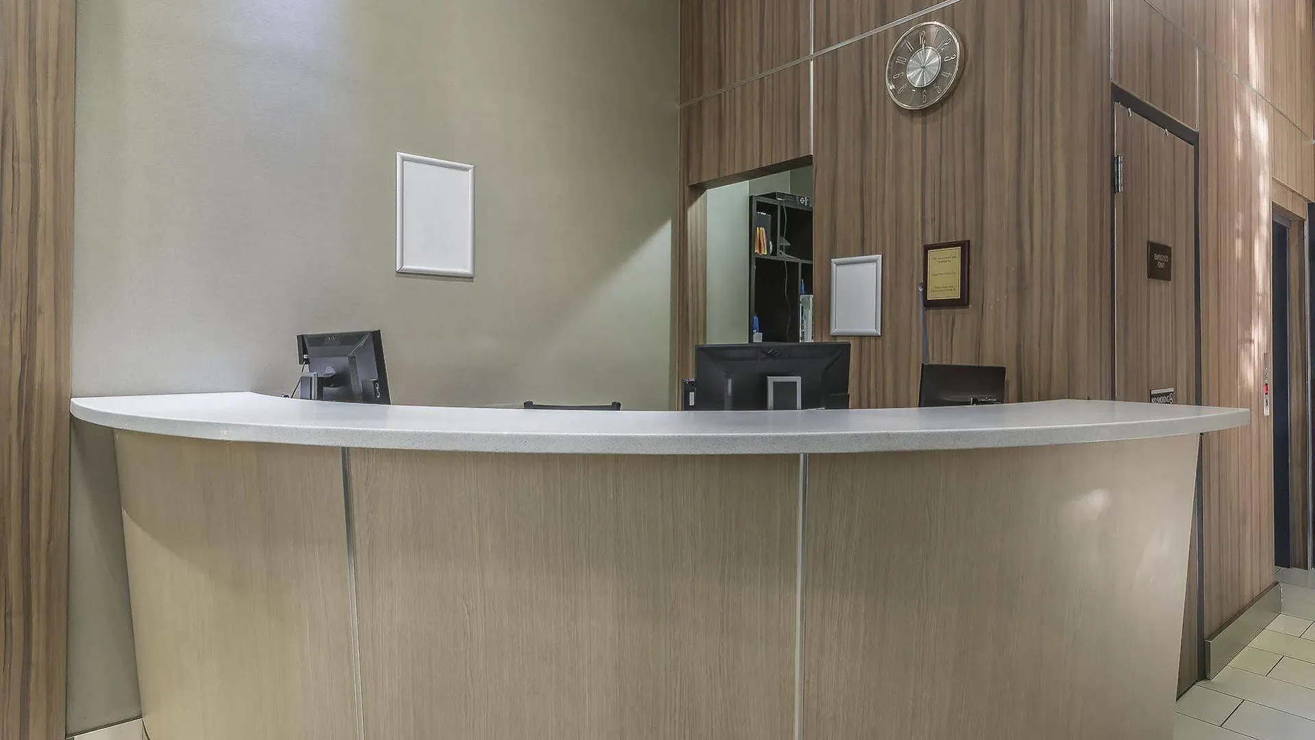*** מלון Comfort Inn Toronto City Centre קנדה