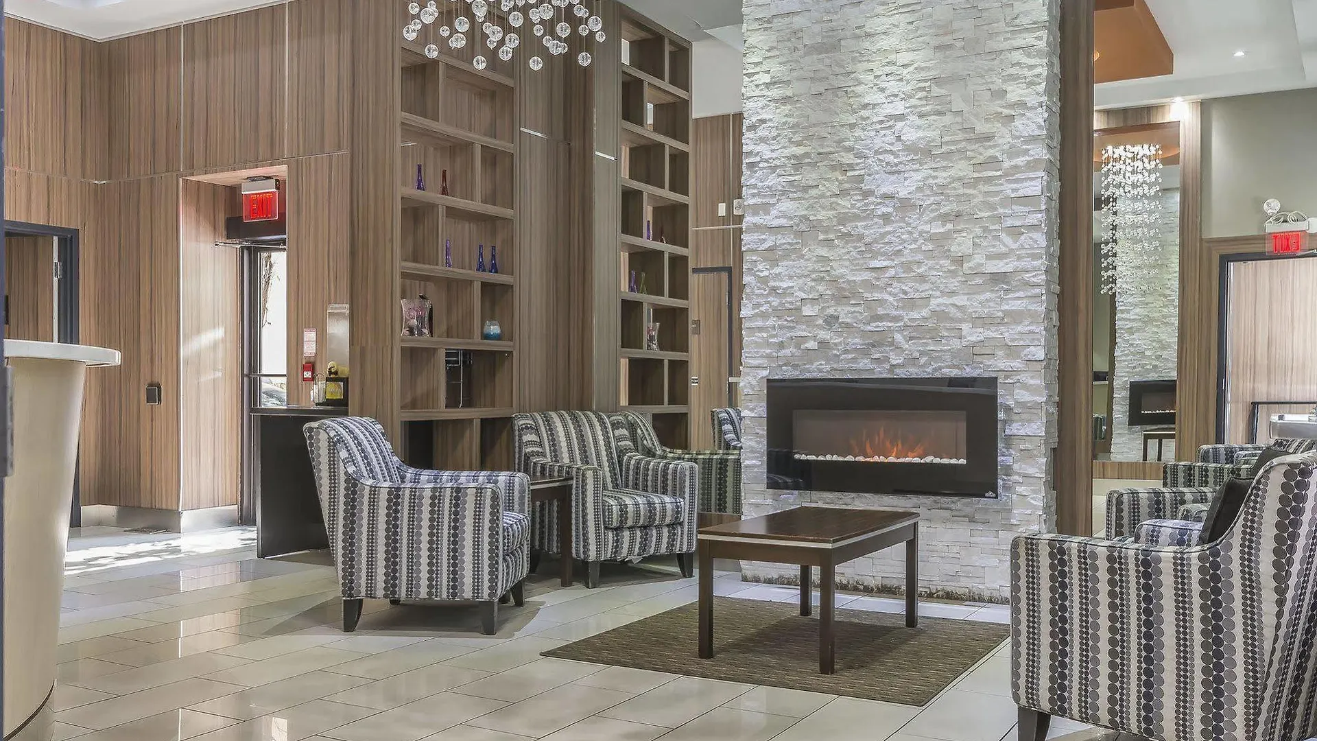 מלון Comfort Inn Toronto City Centre