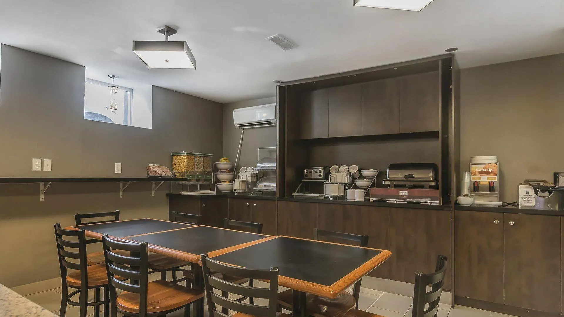 *** מלון Comfort Inn Toronto City Centre קנדה