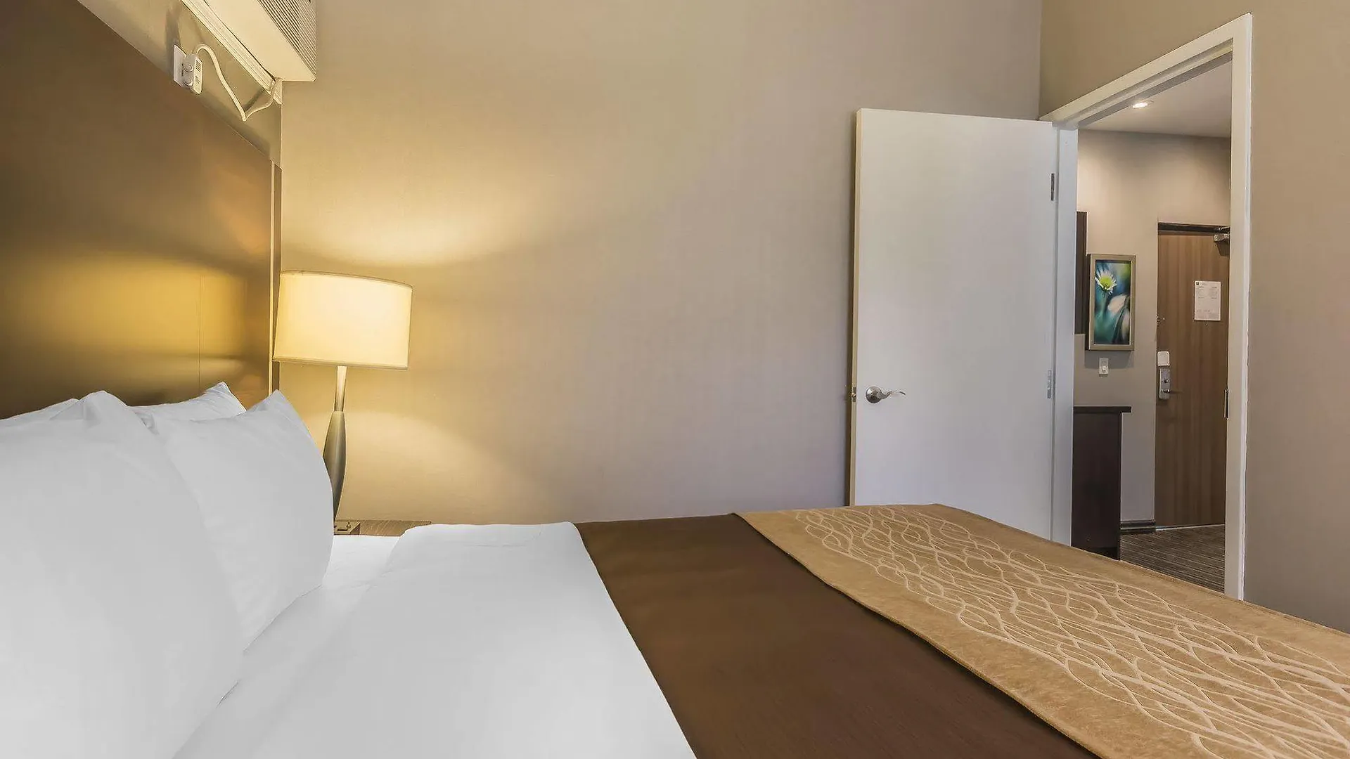 *** מלון Comfort Inn Toronto City Centre קנדה
