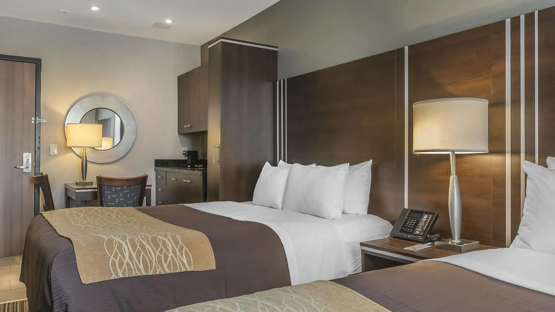 Comfort Inn Toronto City Centre 3*,