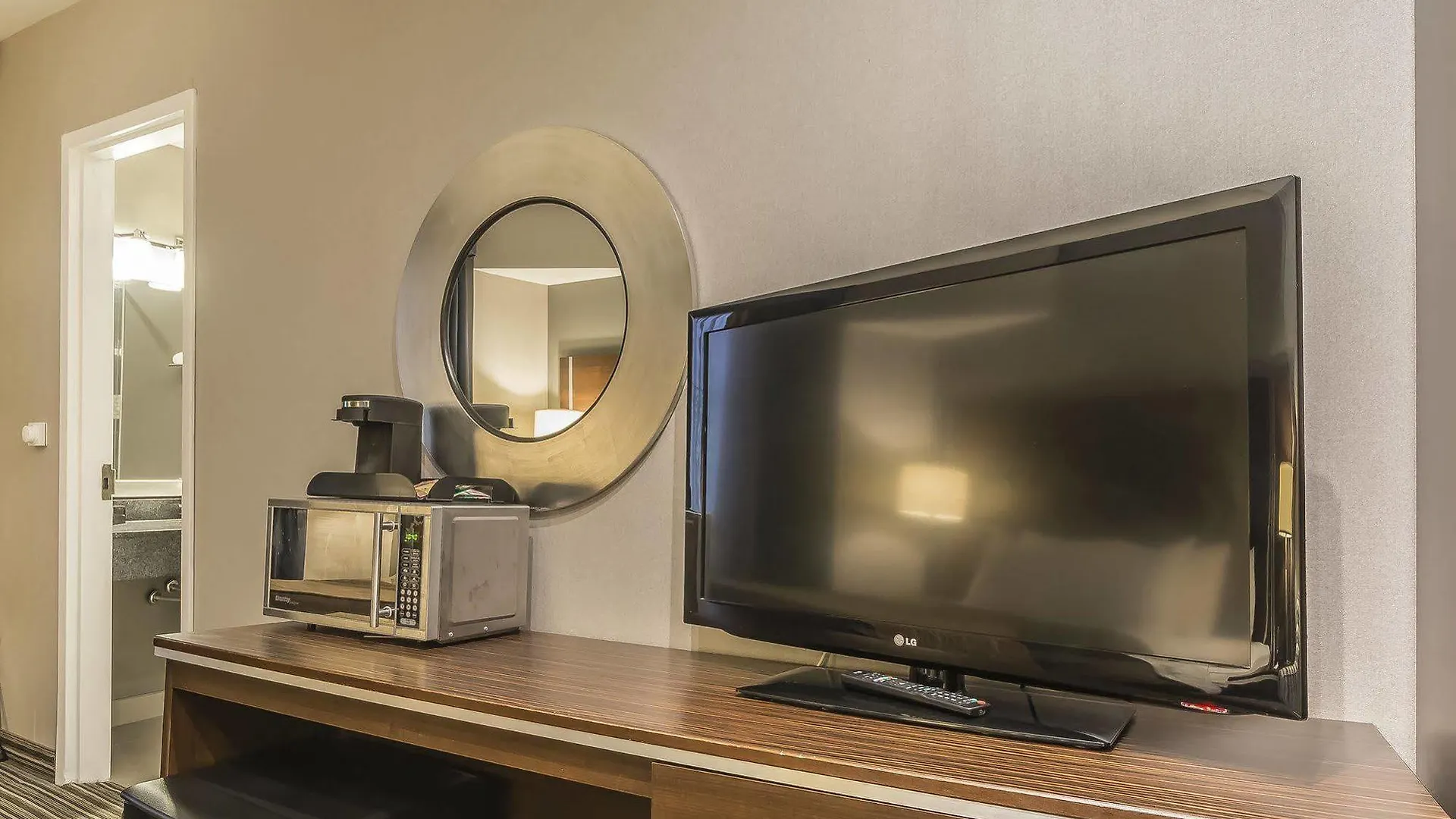 מלון Comfort Inn Toronto City Centre