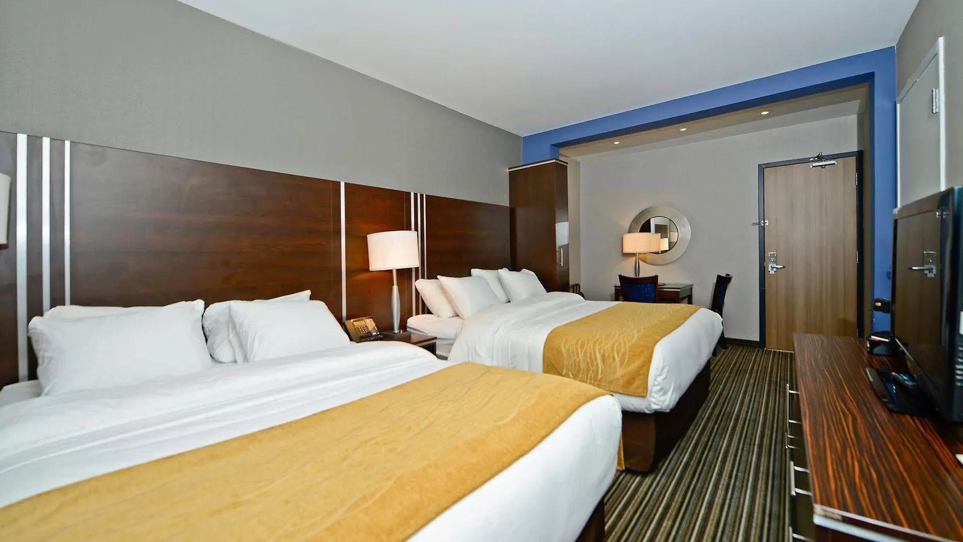 *** מלון Comfort Inn Toronto City Centre קנדה