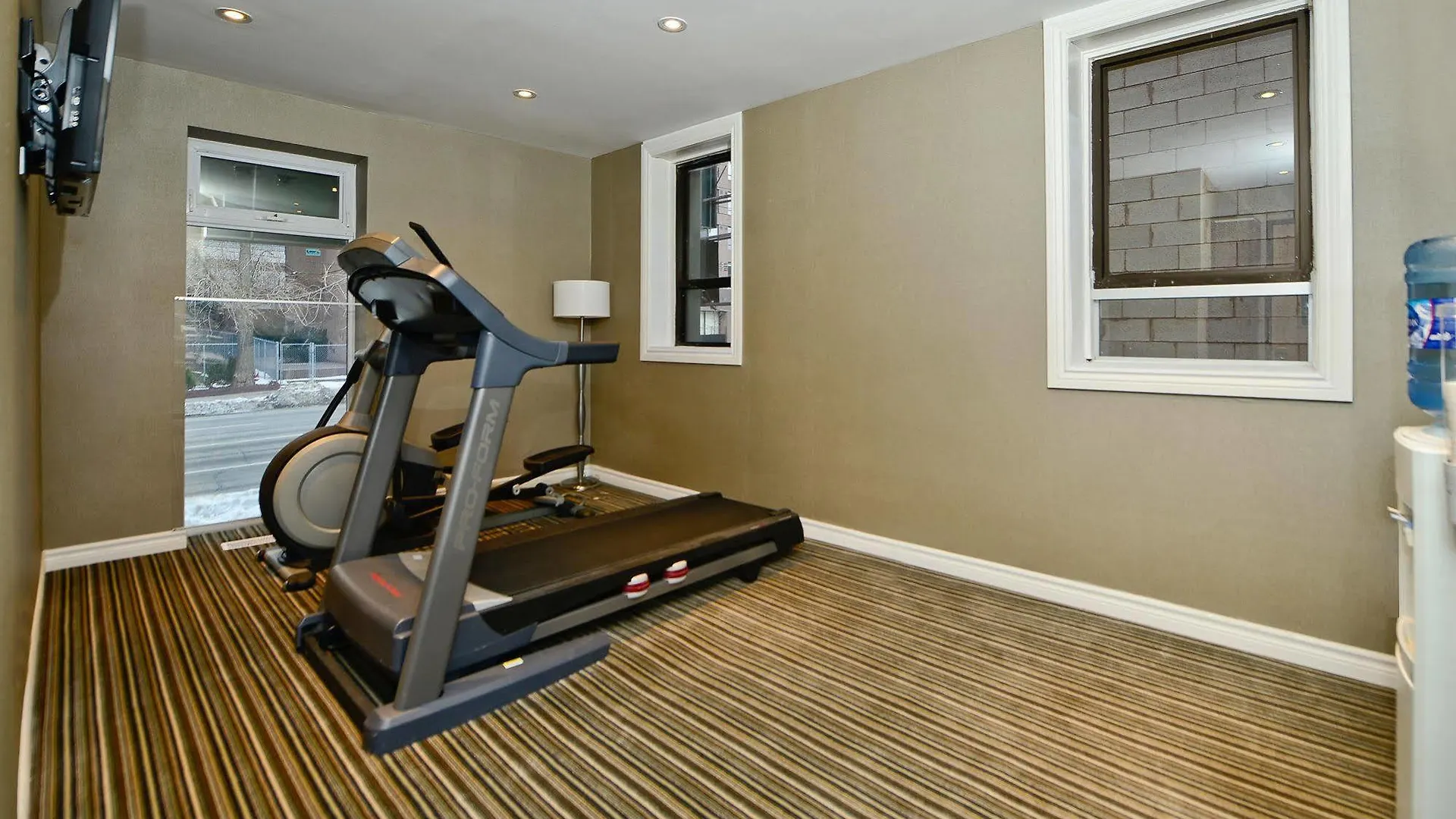 מלון Comfort Inn Toronto City Centre