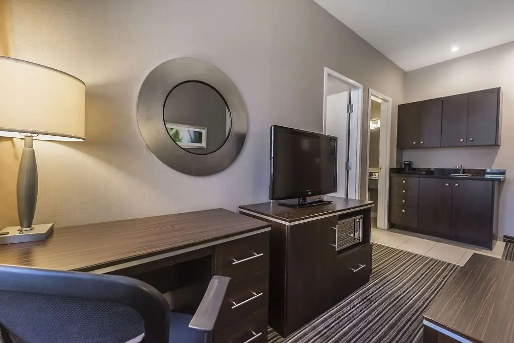 *** מלון Comfort Inn Toronto City Centre קנדה