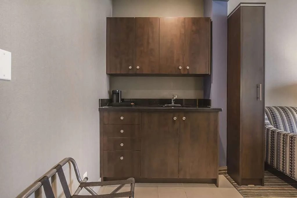 Comfort Inn Toronto City Centre 3*,